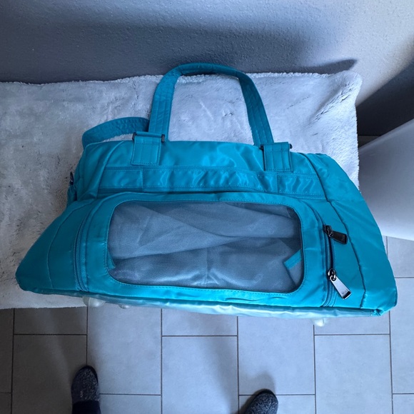 LUG PROPELLER~Turquoise~Multiple Zip pockets and slip pockets, detachable strap - Picture 11 of 16